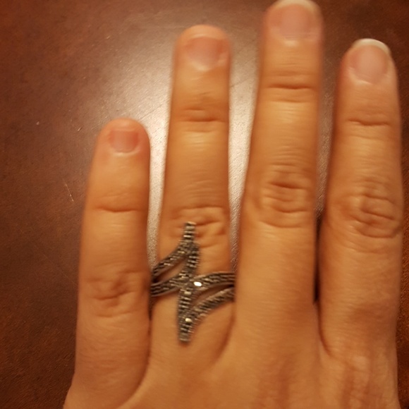 Sterling Silver Marcasite Ring - Picture 3 of 3